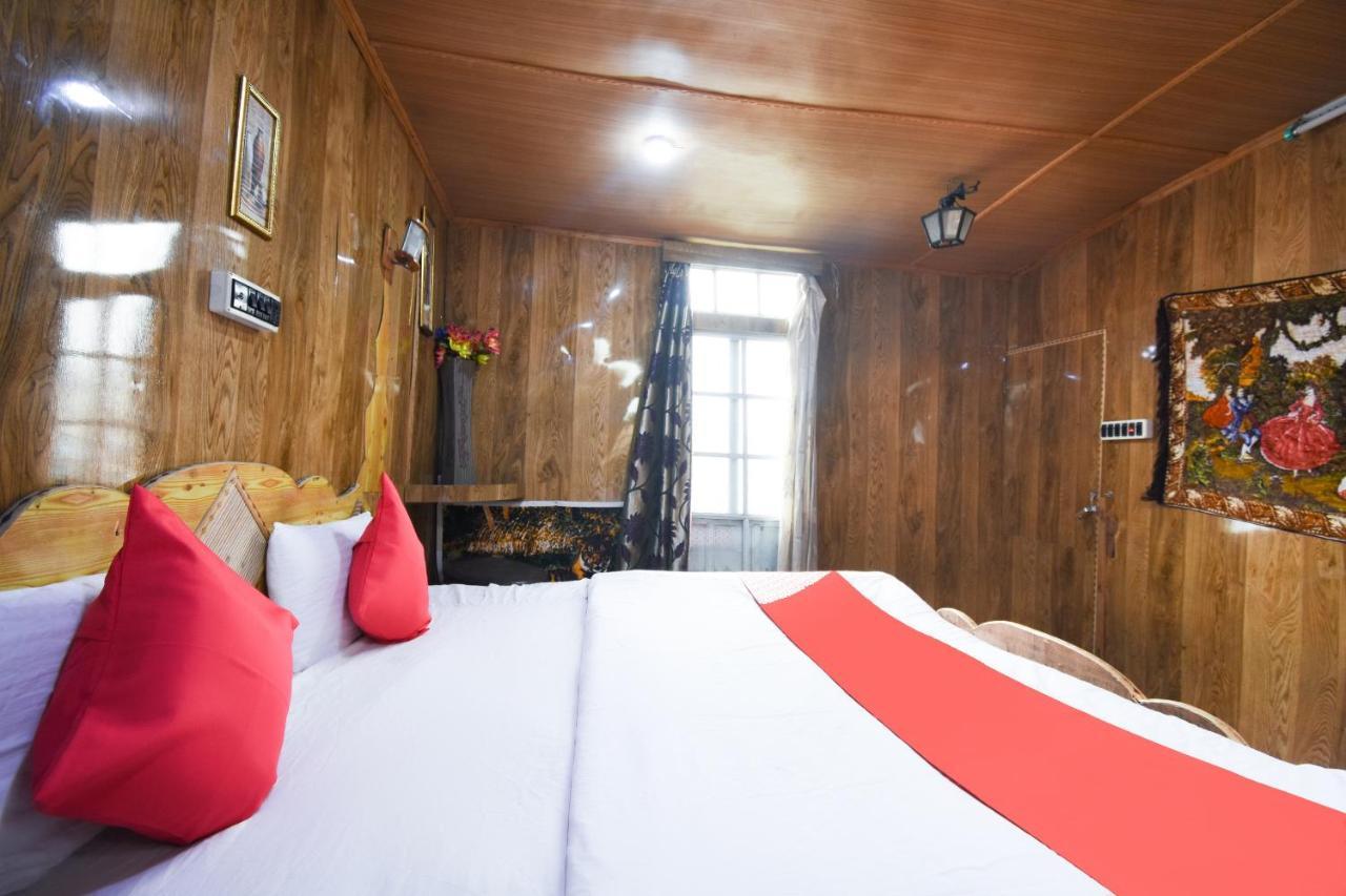 Oyo 66637 Merlin Group Of Houseboats Hotell Srīnagar Exteriör bild
